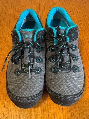 Ahnu by Teva Sugarpine ll Waterproof hiking shoes Sz 8.5 gray lightweight